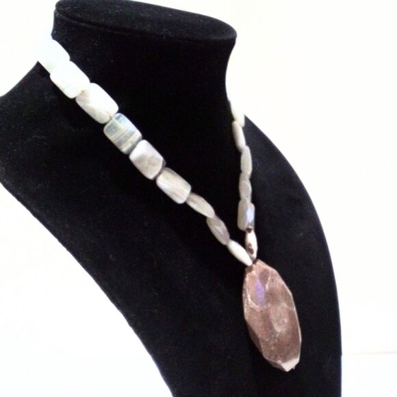 Chunky Agate Beaded Necklace with Large Faceted Stone Pendant - Picture 5 of 7